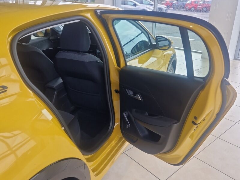 More views of Peugeot 208