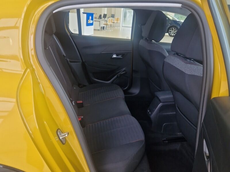 More views of Peugeot 208