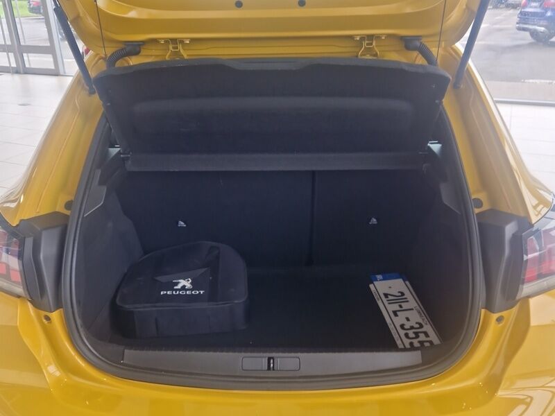 More views of Peugeot 208