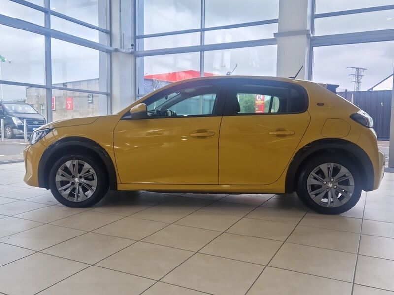 More views of Peugeot 208