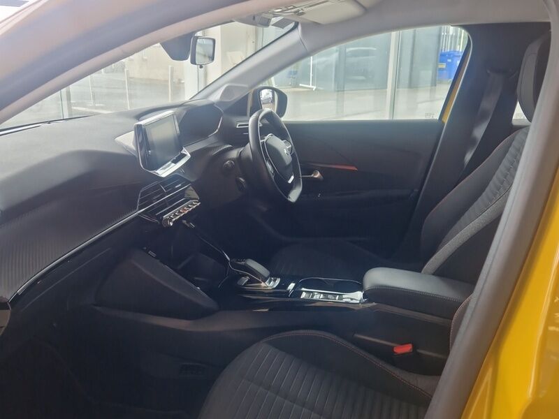 More views of Peugeot 208