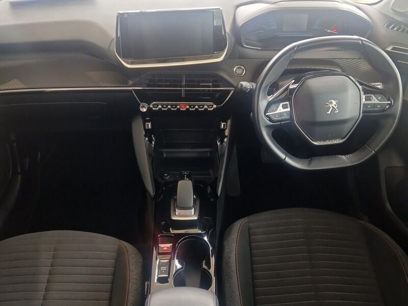 More views of Peugeot 208