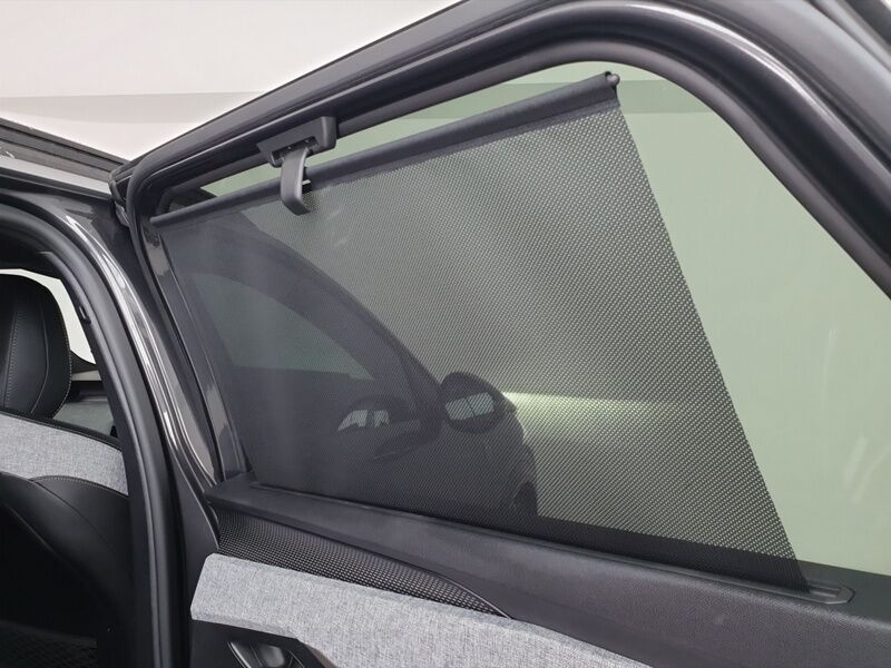 More views of Peugeot 5008