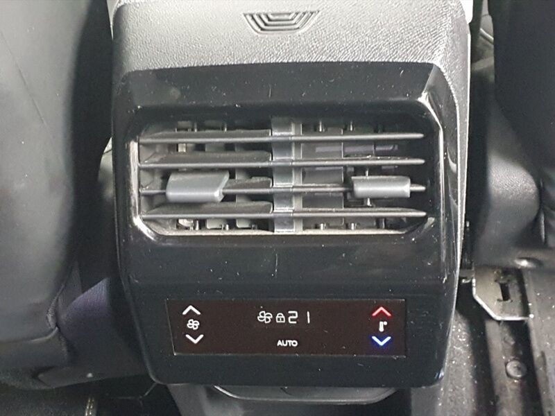 More views of Peugeot 5008