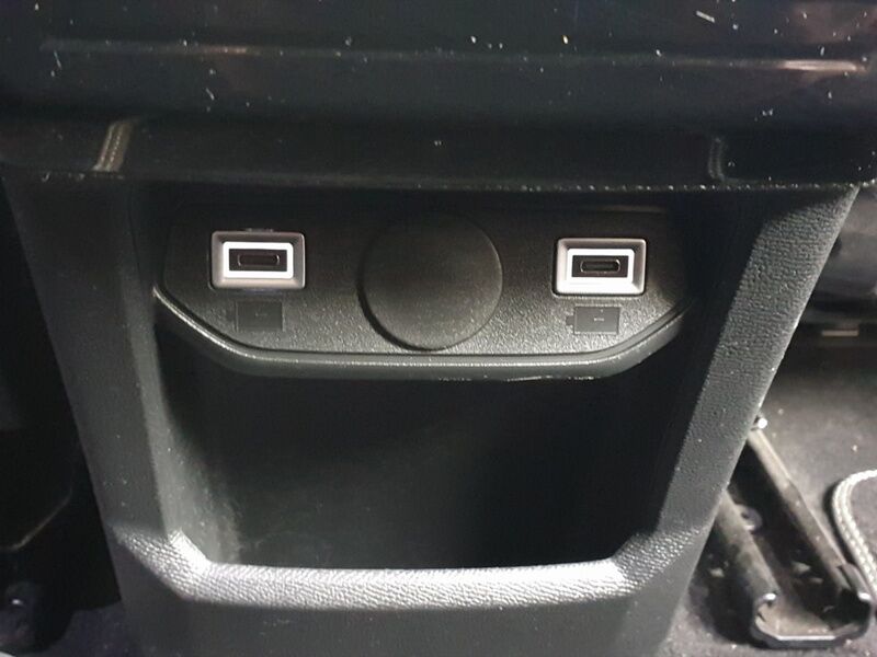 More views of Peugeot 5008