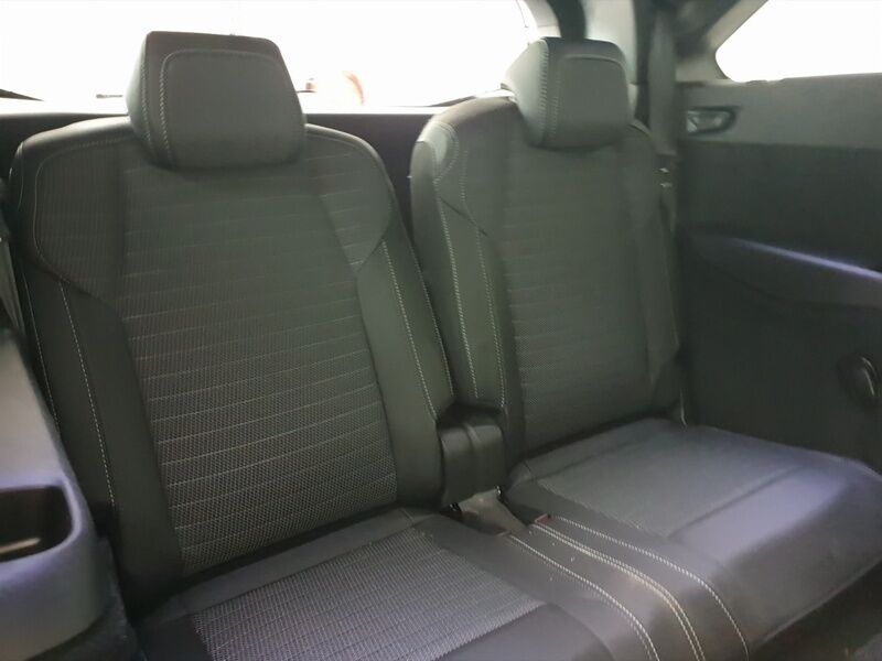 More views of Peugeot 5008