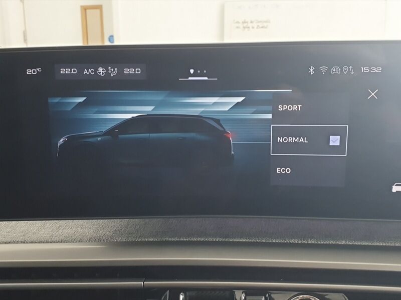 More views of Peugeot 5008