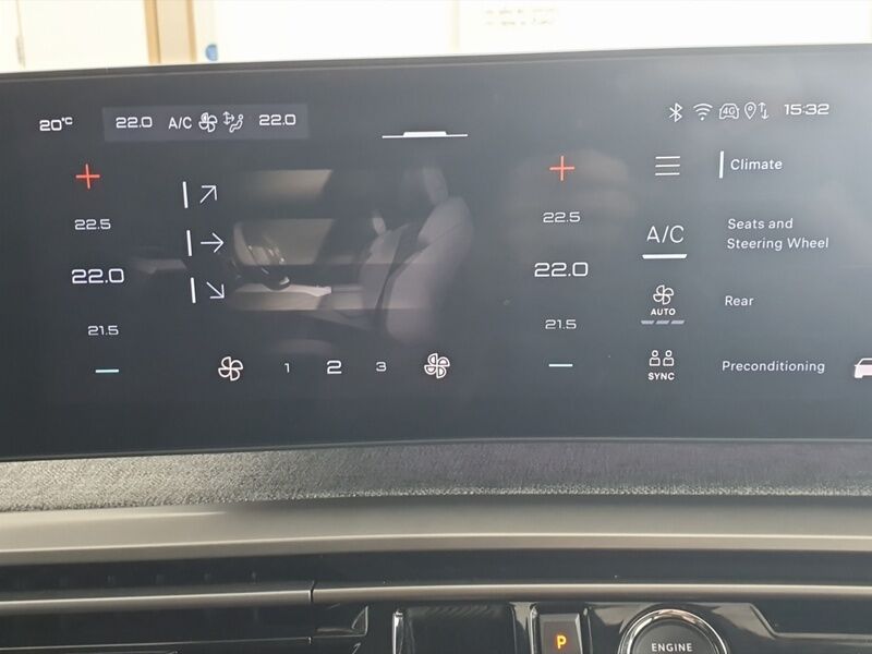 More views of Peugeot 5008