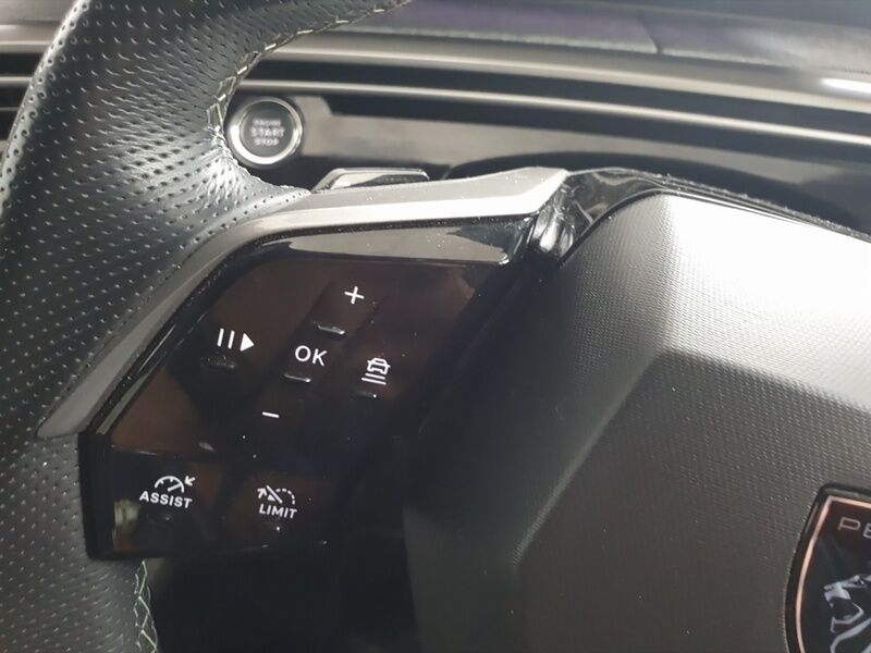 More views of Peugeot 5008