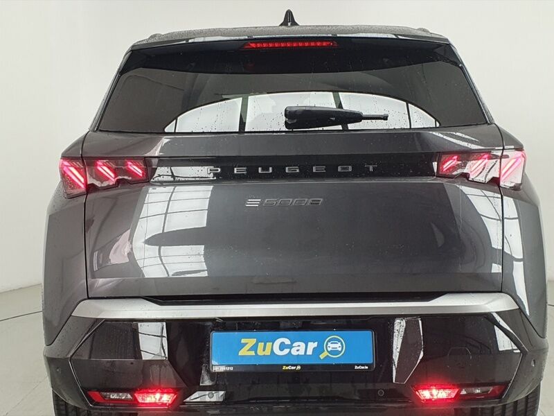 More views of Peugeot 5008