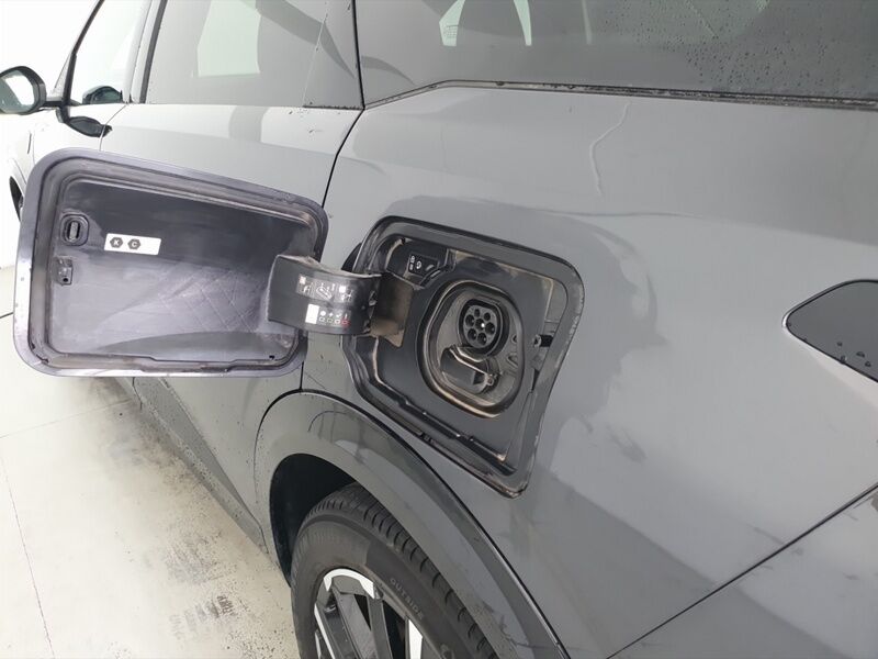 More views of Peugeot 5008