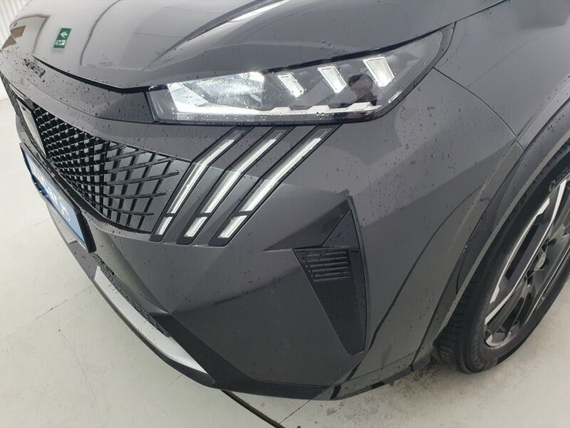 More views of Peugeot 5008