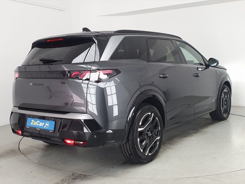 More views of Peugeot 5008