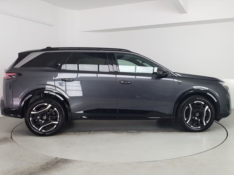 More views of Peugeot 5008