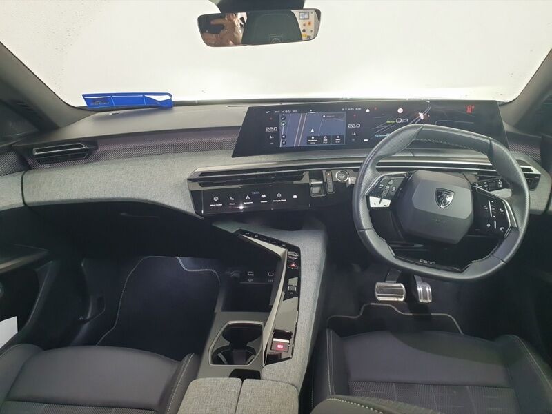 More views of Peugeot 5008