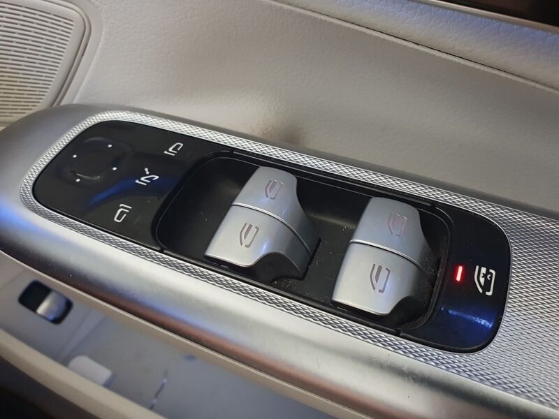 More views of Mercedes-Benz EQE