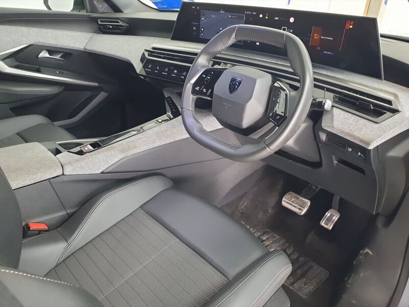 More views of Peugeot 3008