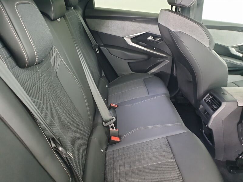 More views of Peugeot 3008