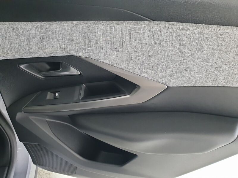 More views of Peugeot 3008