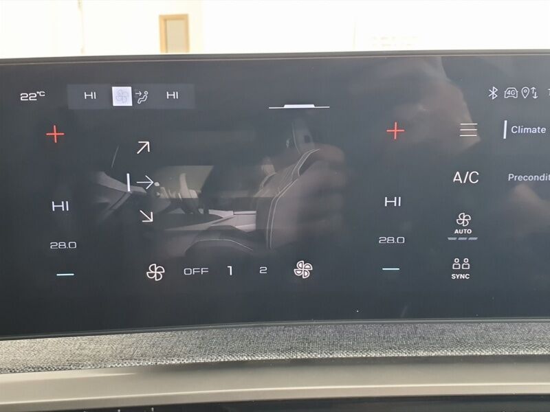 More views of Peugeot 3008