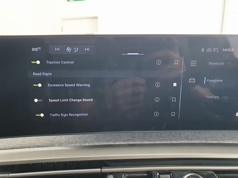 More views of Peugeot 3008