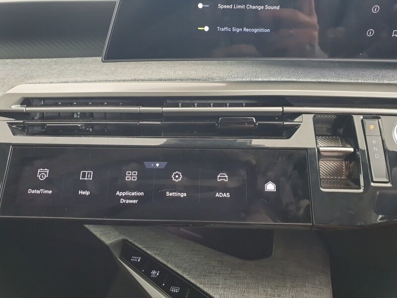 More views of Peugeot 3008