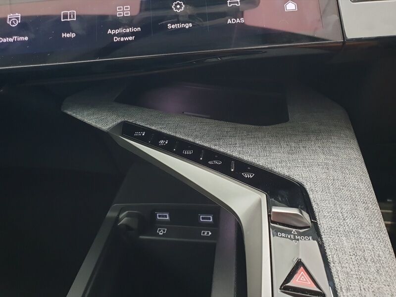 More views of Peugeot 3008