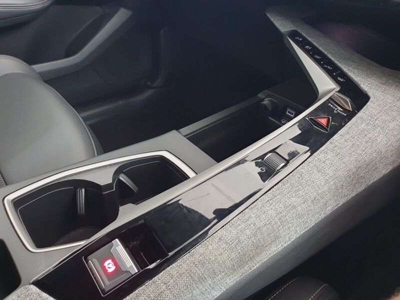 More views of Peugeot 3008