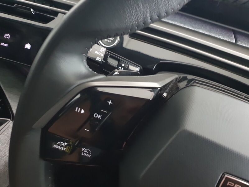 More views of Peugeot 3008