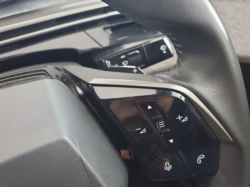 More views of Peugeot 3008