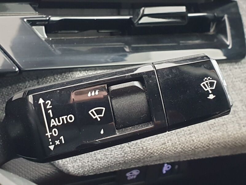 More views of Peugeot 3008