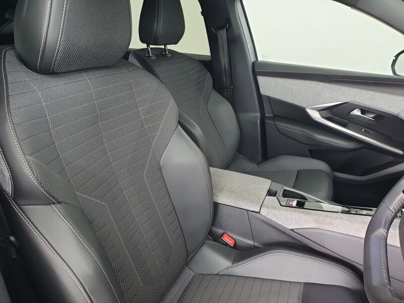 More views of Peugeot 3008