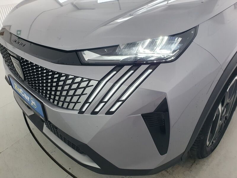 More views of Peugeot 3008
