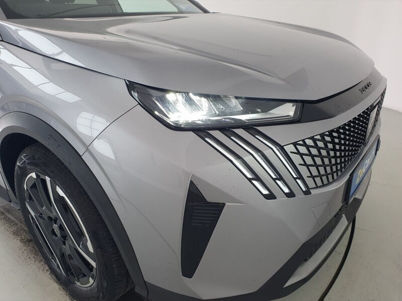 More views of Peugeot 3008