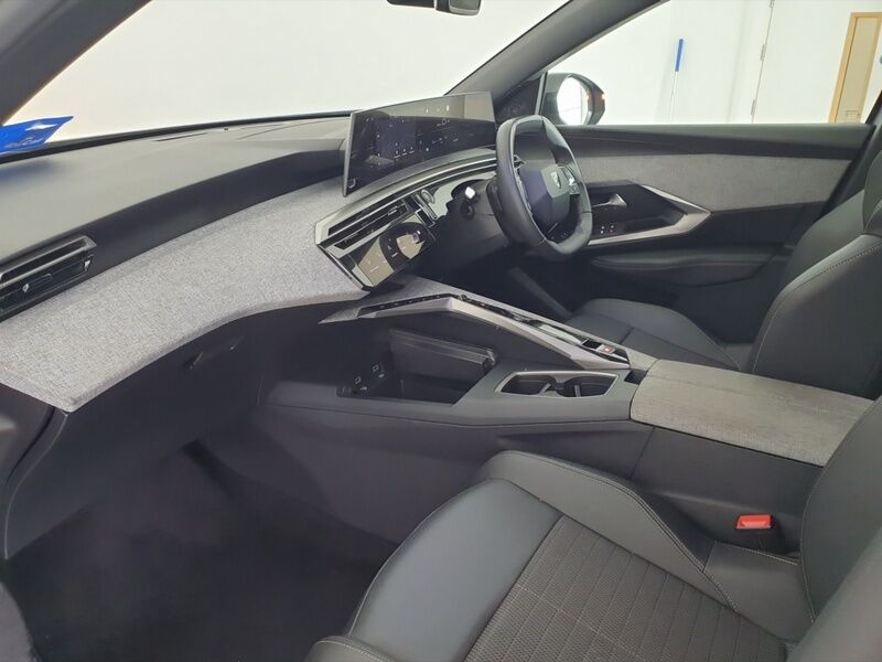More views of Peugeot 3008