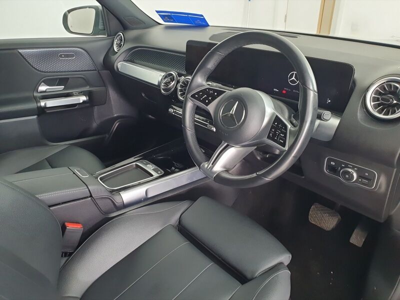 More views of Mercedes-Benz EQB