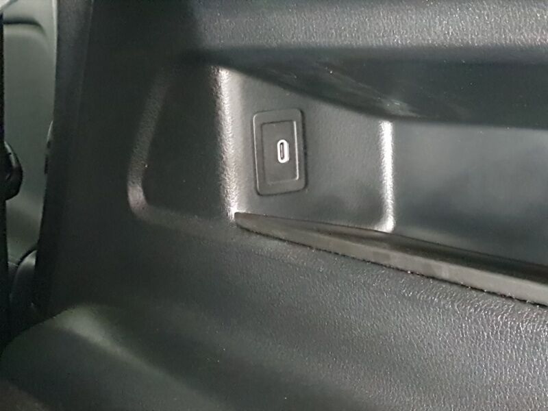 More views of Mercedes-Benz EQB