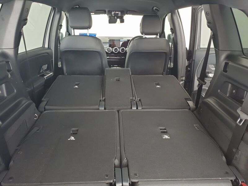 More views of Mercedes-Benz EQB