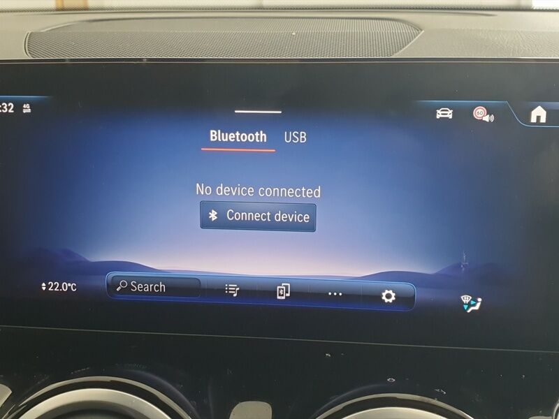 More views of Mercedes-Benz EQB
