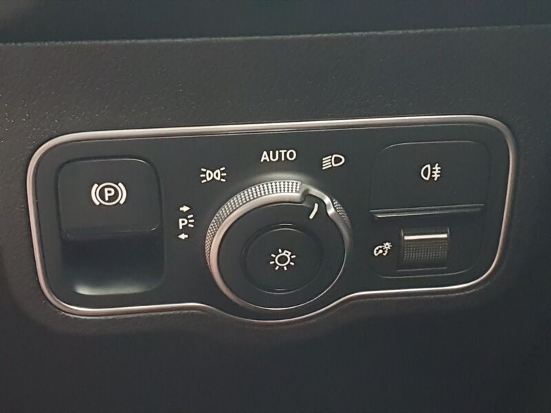 More views of Mercedes-Benz EQB