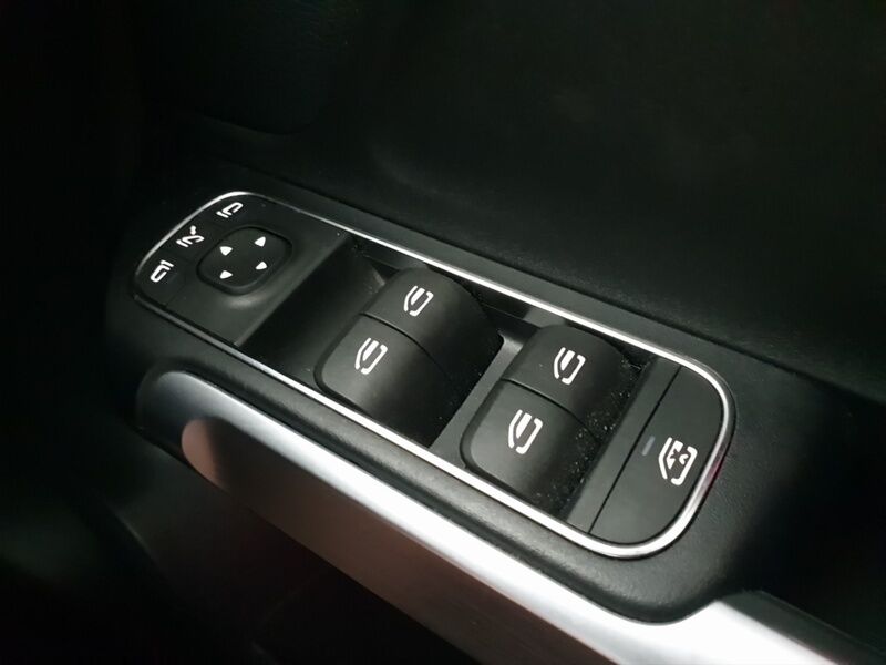 More views of Mercedes-Benz EQB