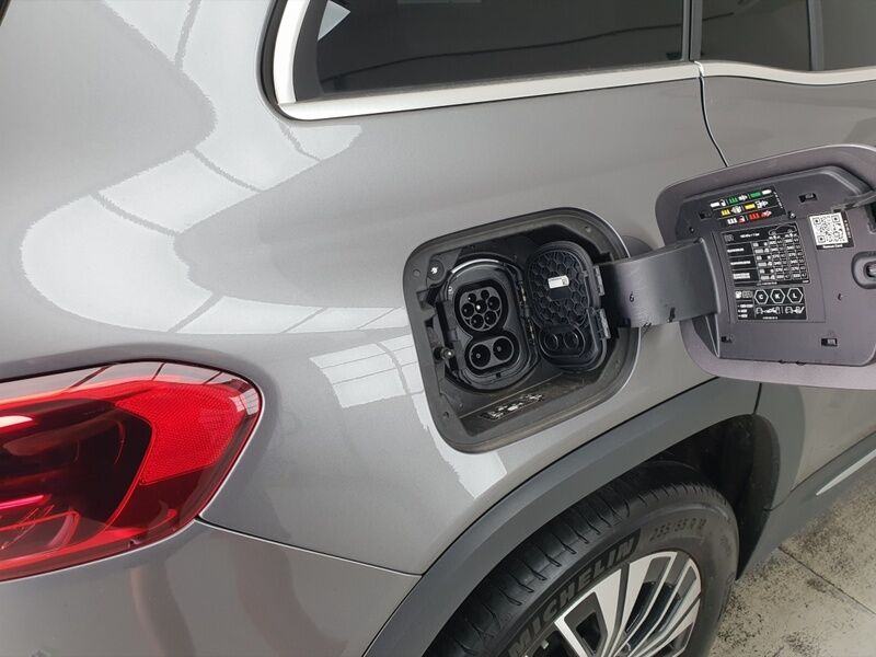 More views of Mercedes-Benz EQB