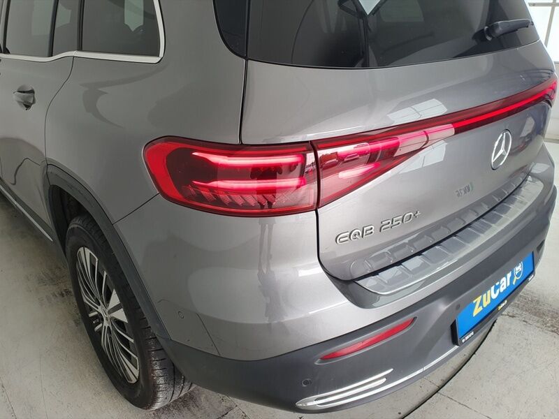 More views of Mercedes-Benz EQB