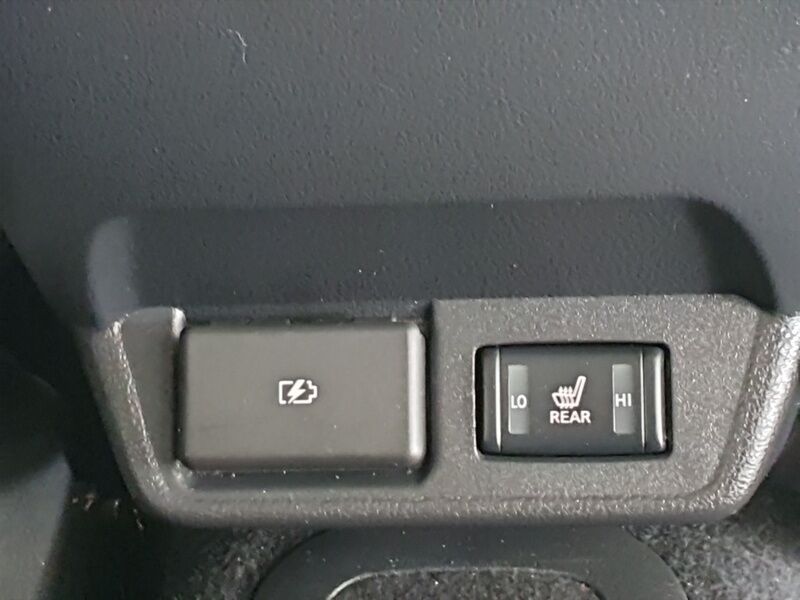 More views of Nissan Leaf