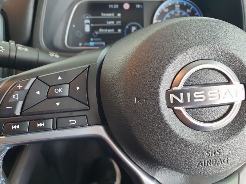 More views of Nissan Leaf