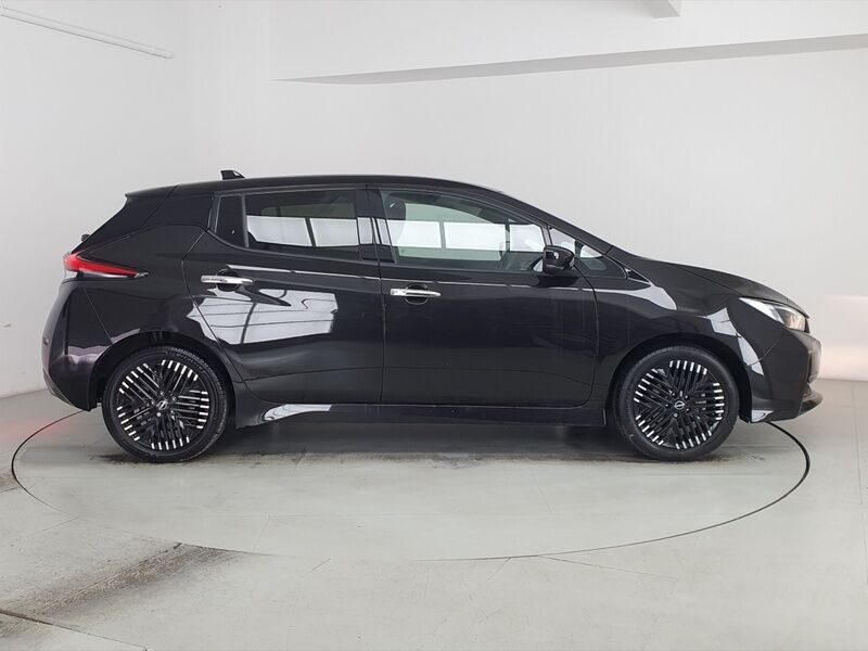 More views of Nissan Leaf