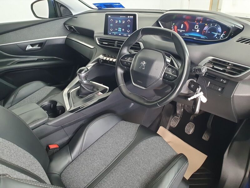 More views of Peugeot 3008