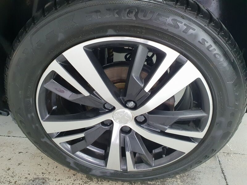 More views of Peugeot 3008