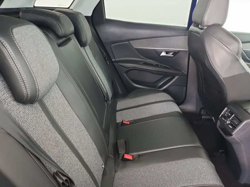 More views of Peugeot 3008