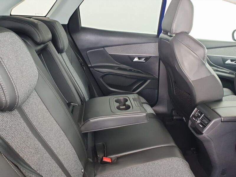 More views of Peugeot 3008